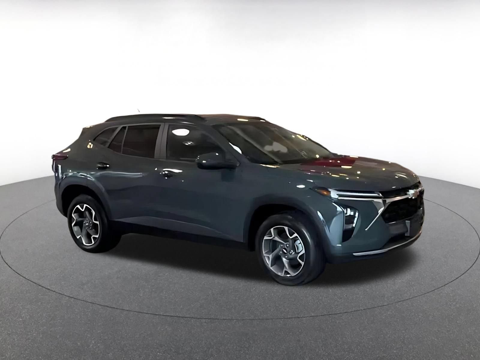 Thumbnail: 2025 Chevrolet Trax - 2