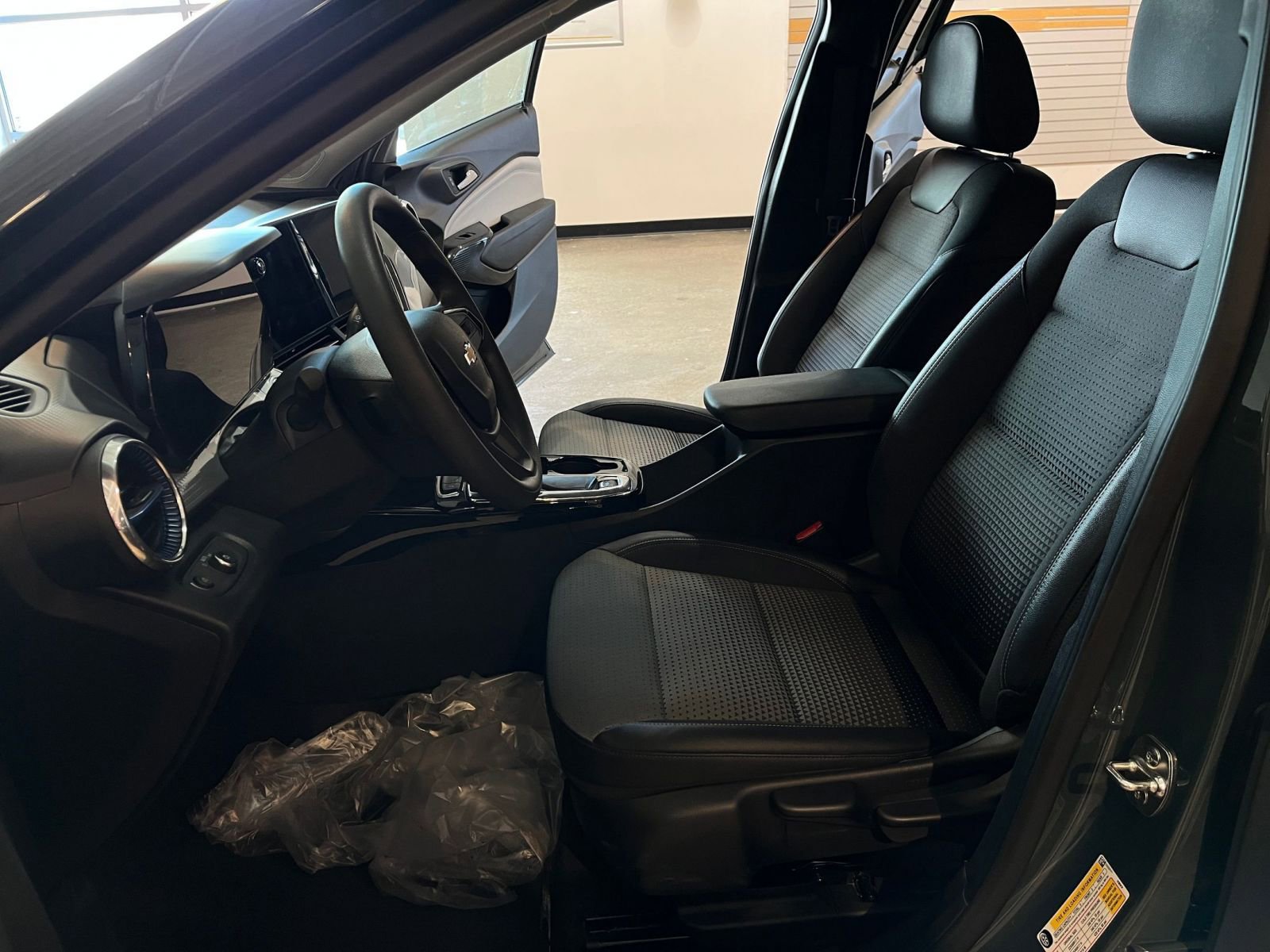 Thumbnail: 2025 Chevrolet Trax - 25