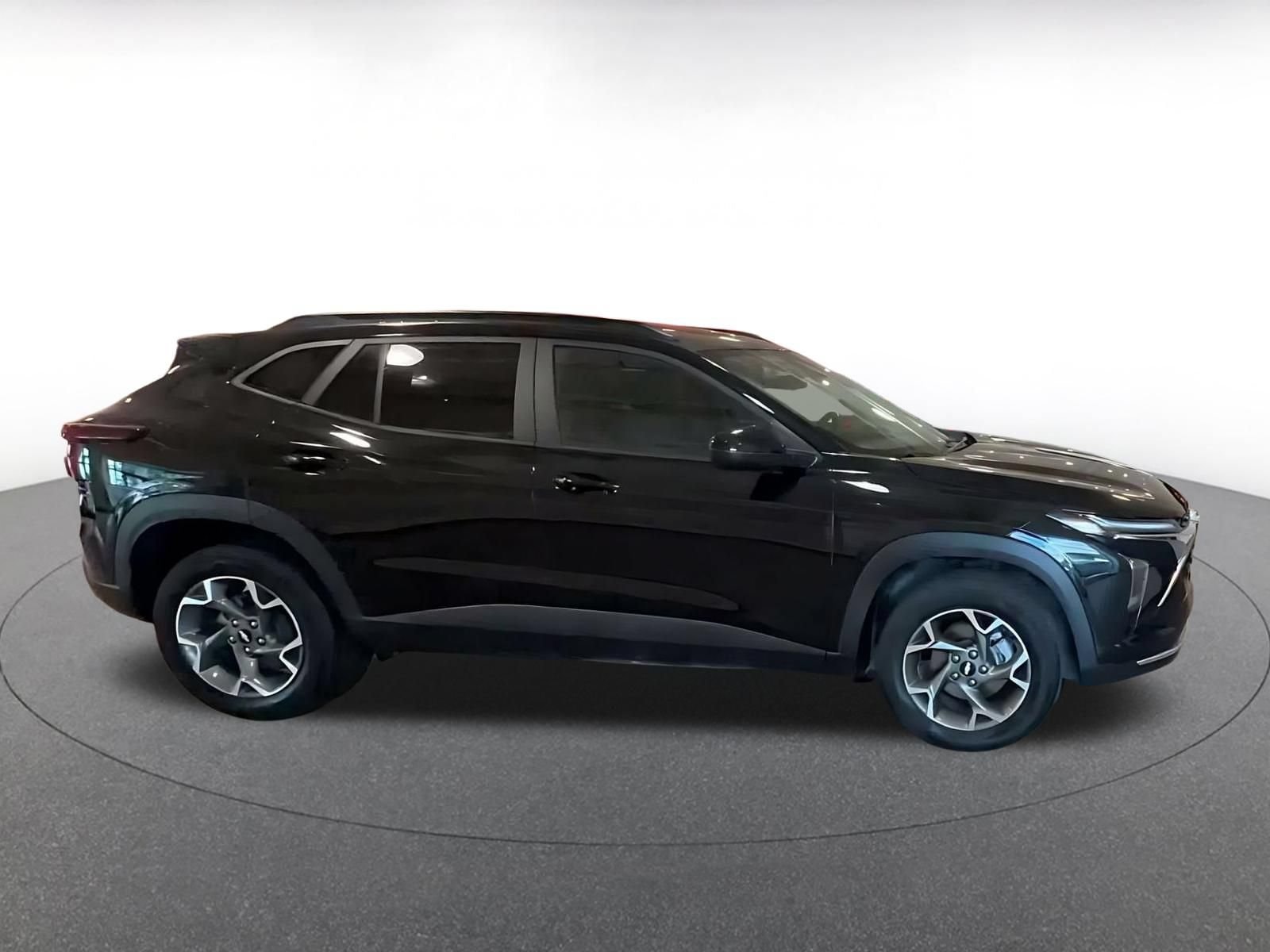 Thumbnail: 2025 Chevrolet Trax - 16