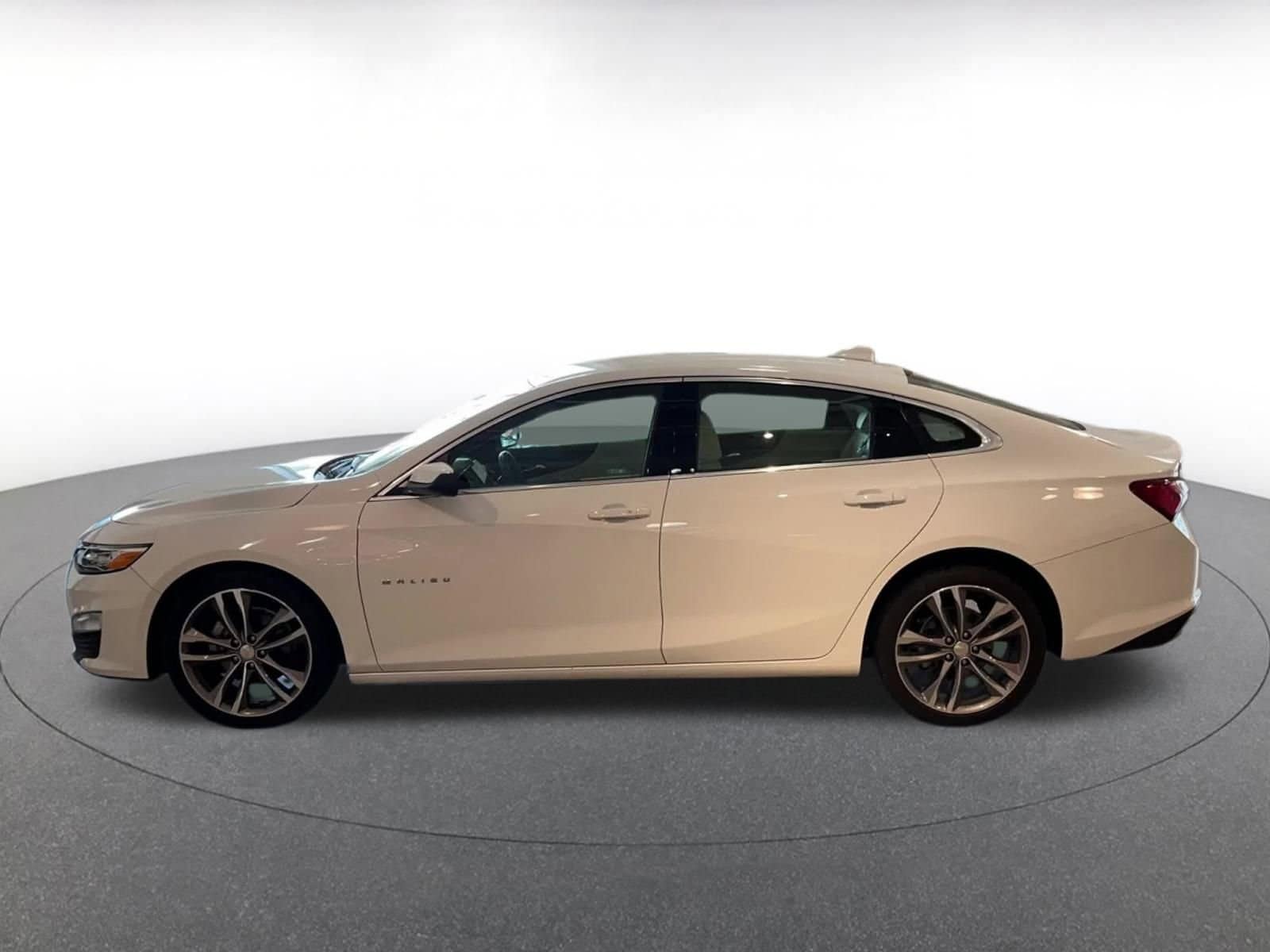 Thumbnail: 2024 Chevrolet Malibu - 9