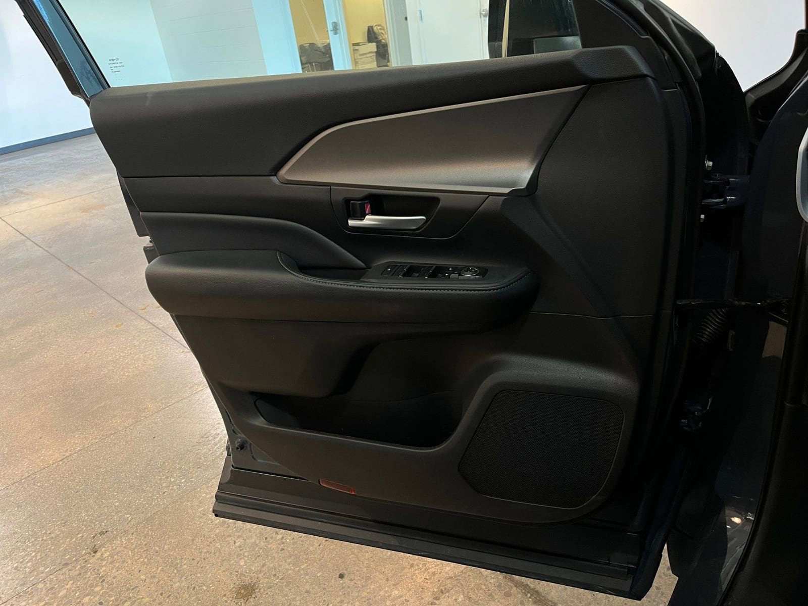 Thumbnail: 2025 Toyota Grand Highlander - 18