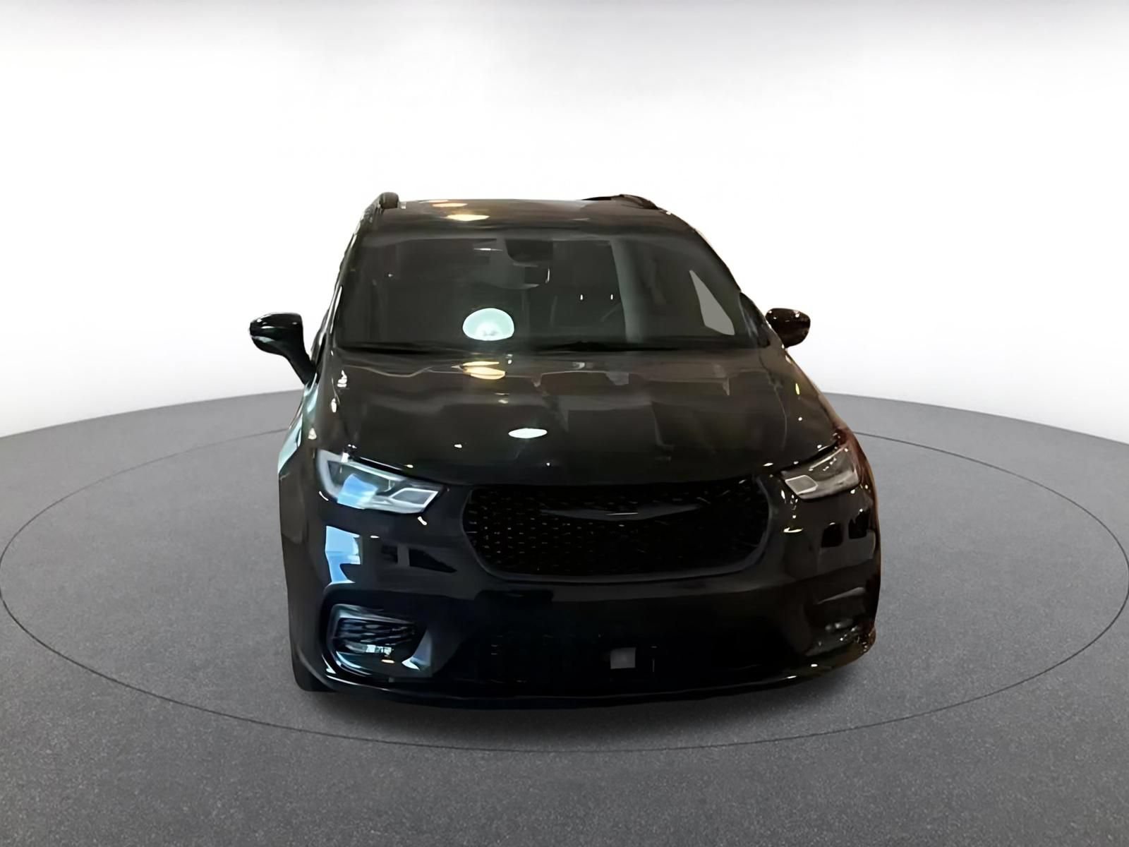 Thumbnail: 2025 Chrysler Pacifica - 4