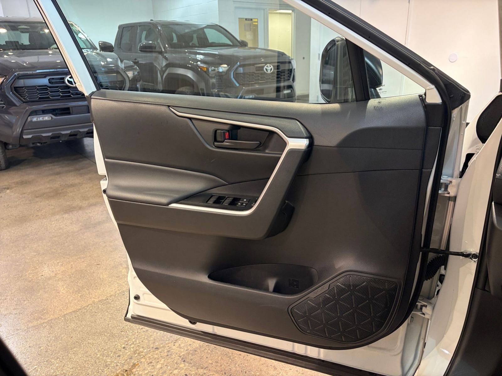 Thumbnail: 2025 Toyota RAV4 - 20