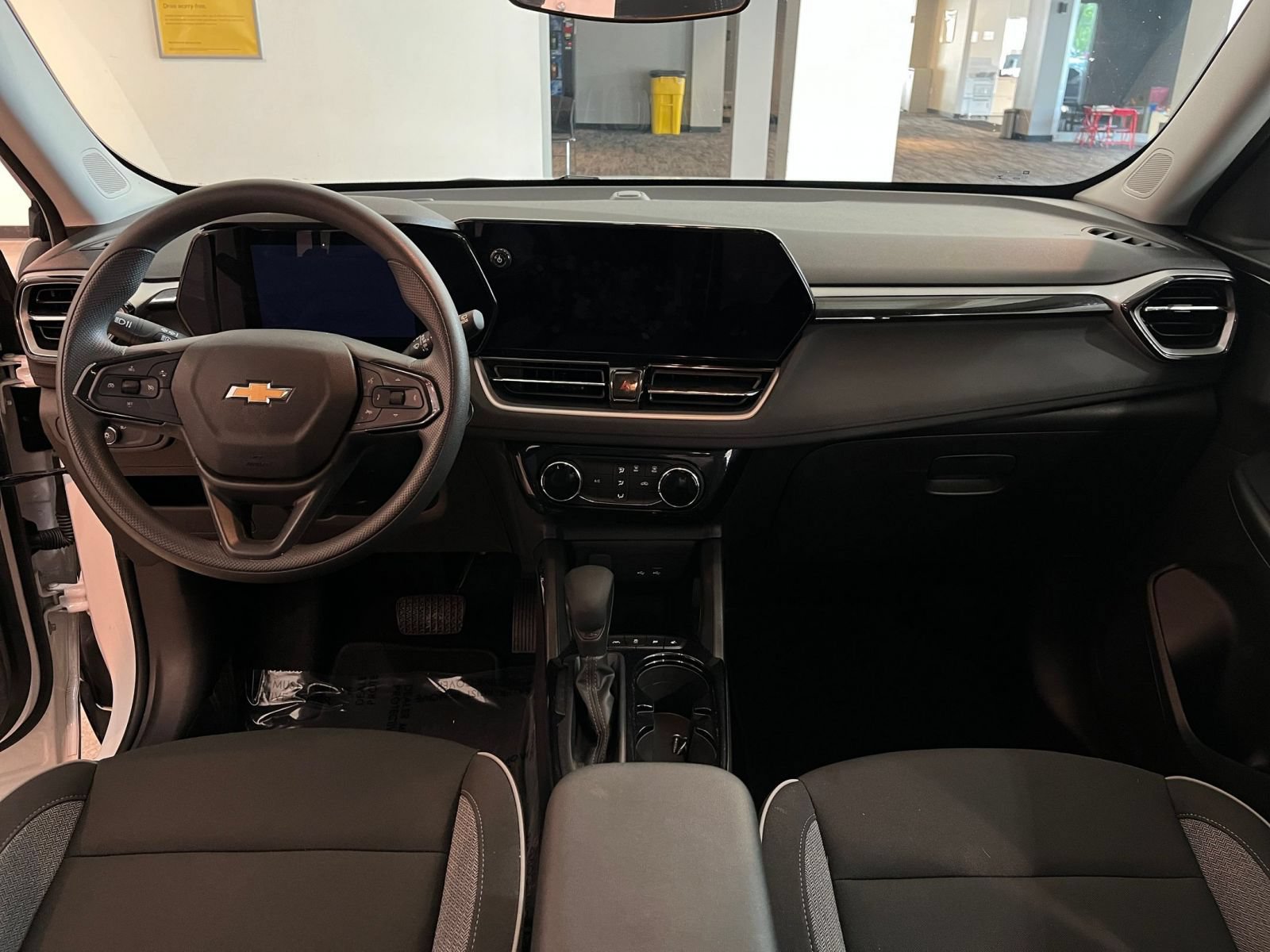 Thumbnail: 2025 Chevrolet TrailBlazer - 32