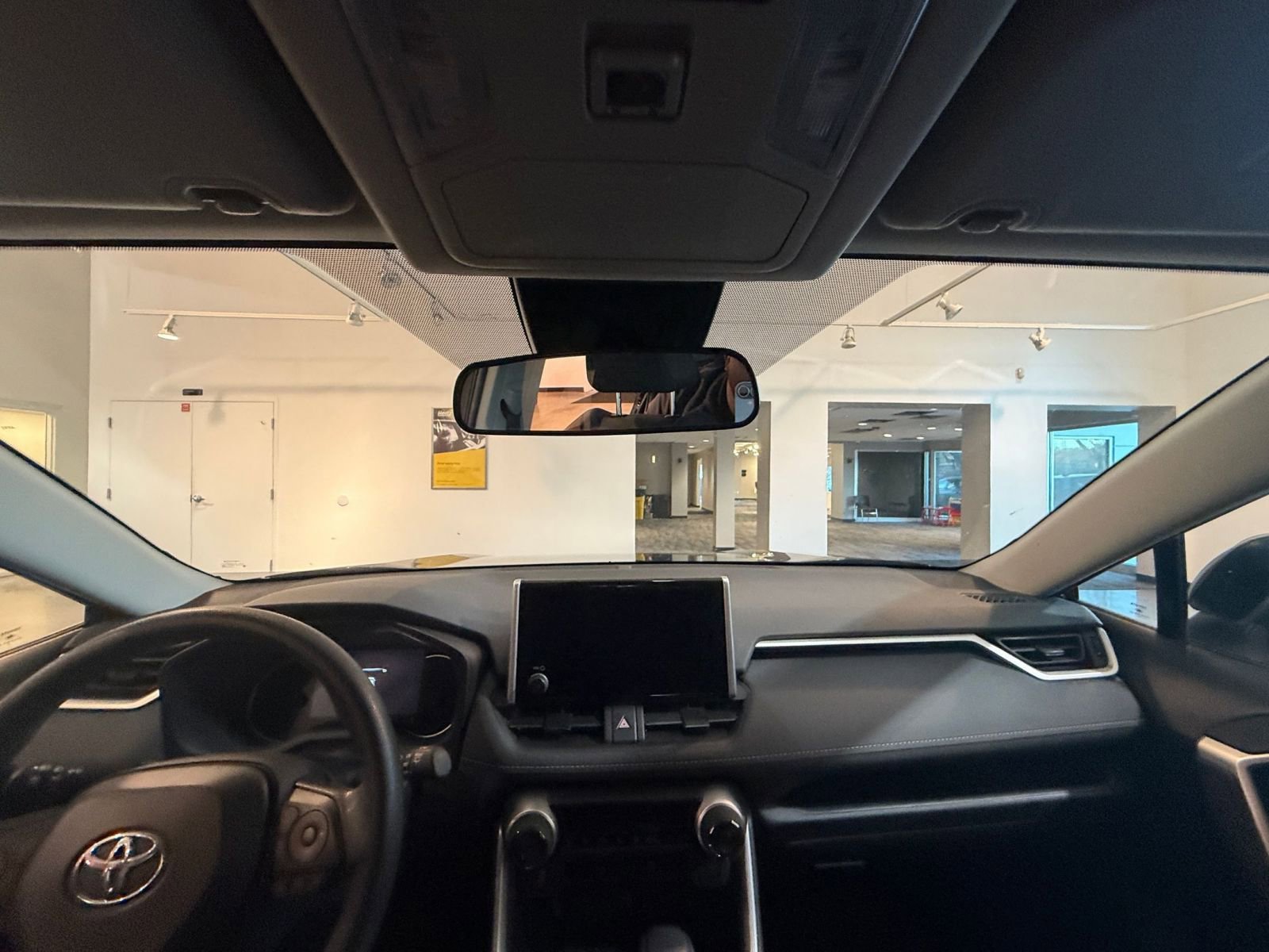 Thumbnail: 2025 Toyota RAV4 - 32