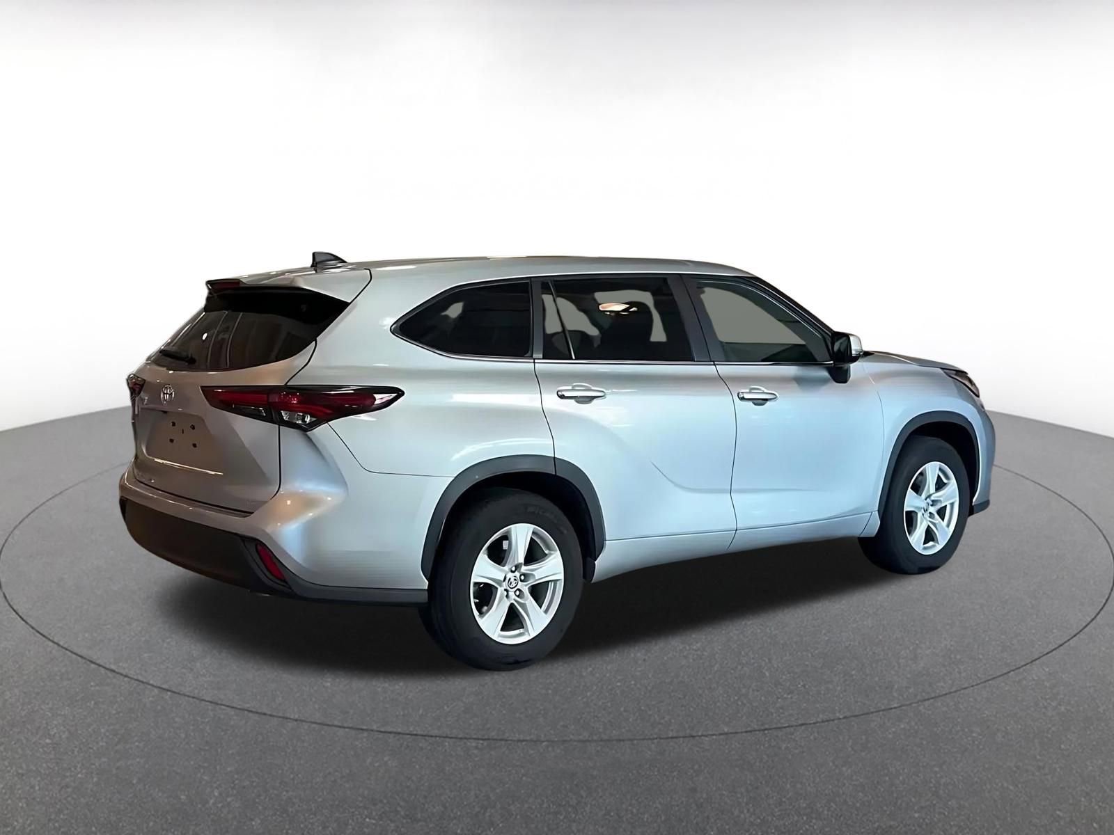 Thumbnail: 2025 Toyota Highlander - 15