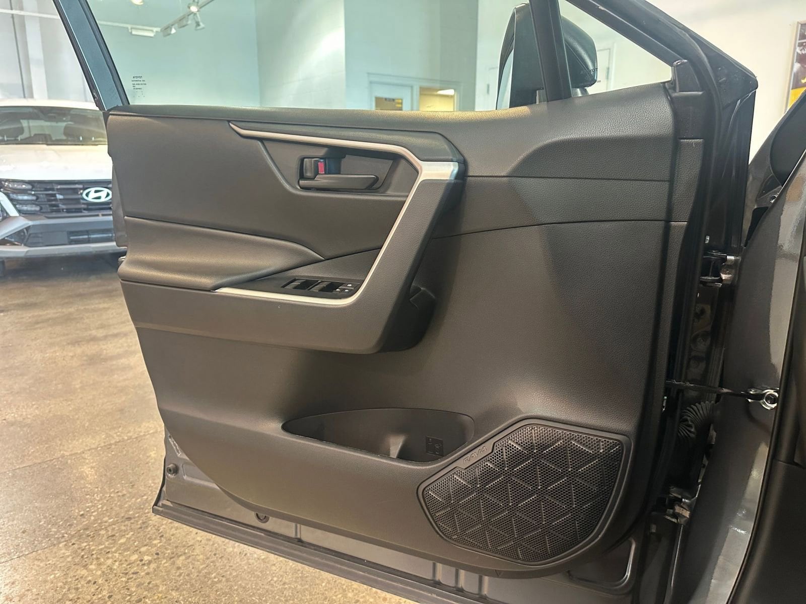 Thumbnail: 2025 Toyota RAV4 - 20