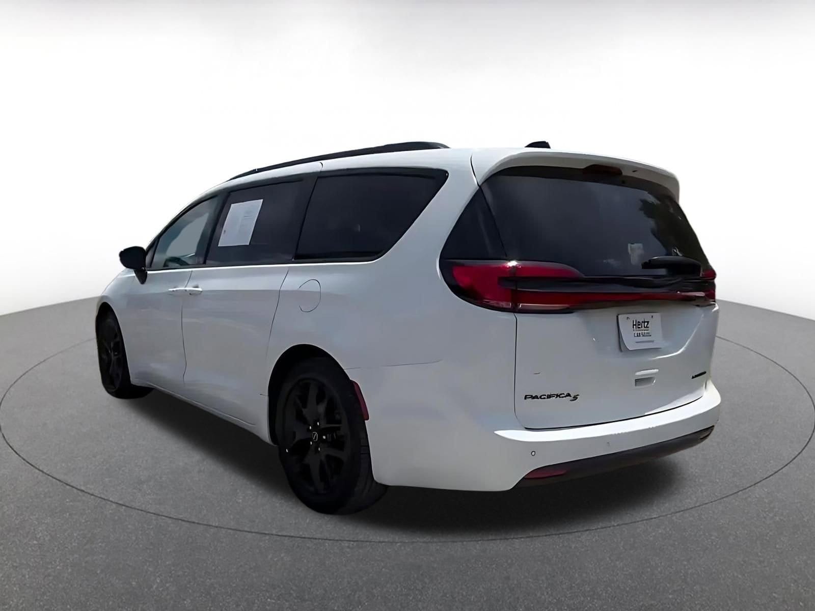 Thumbnail: 2025 Chrysler Pacifica - 11