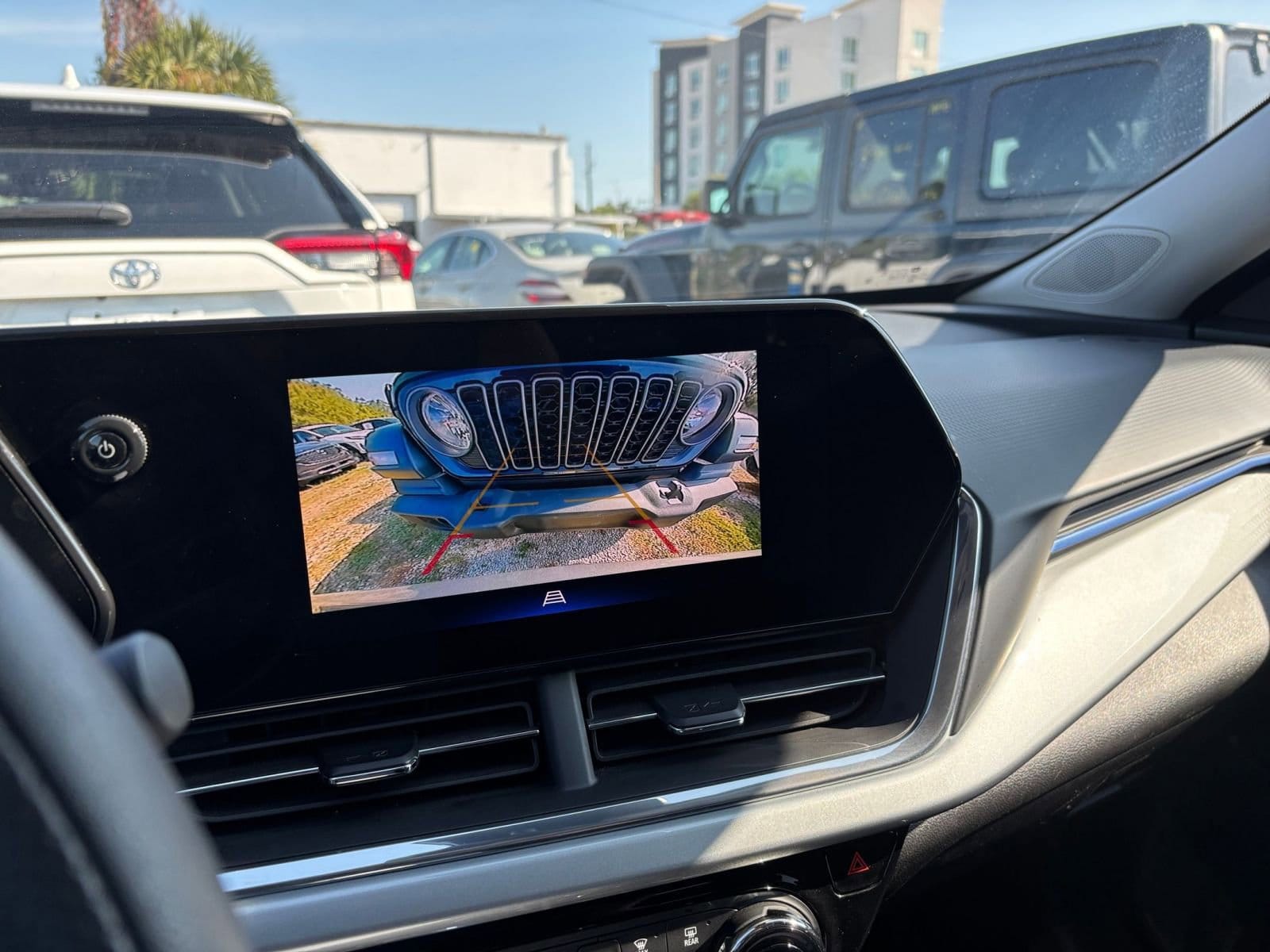 Thumbnail: 2025 Chevrolet Trax - 20