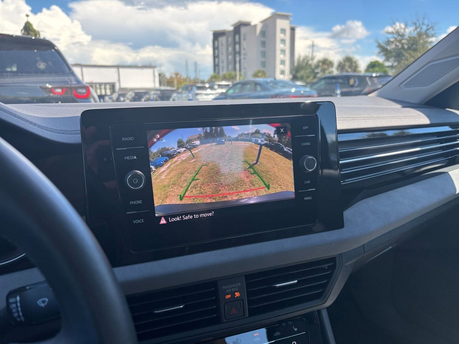 Thumbnail: 2025 Volkswagen Jetta - 17