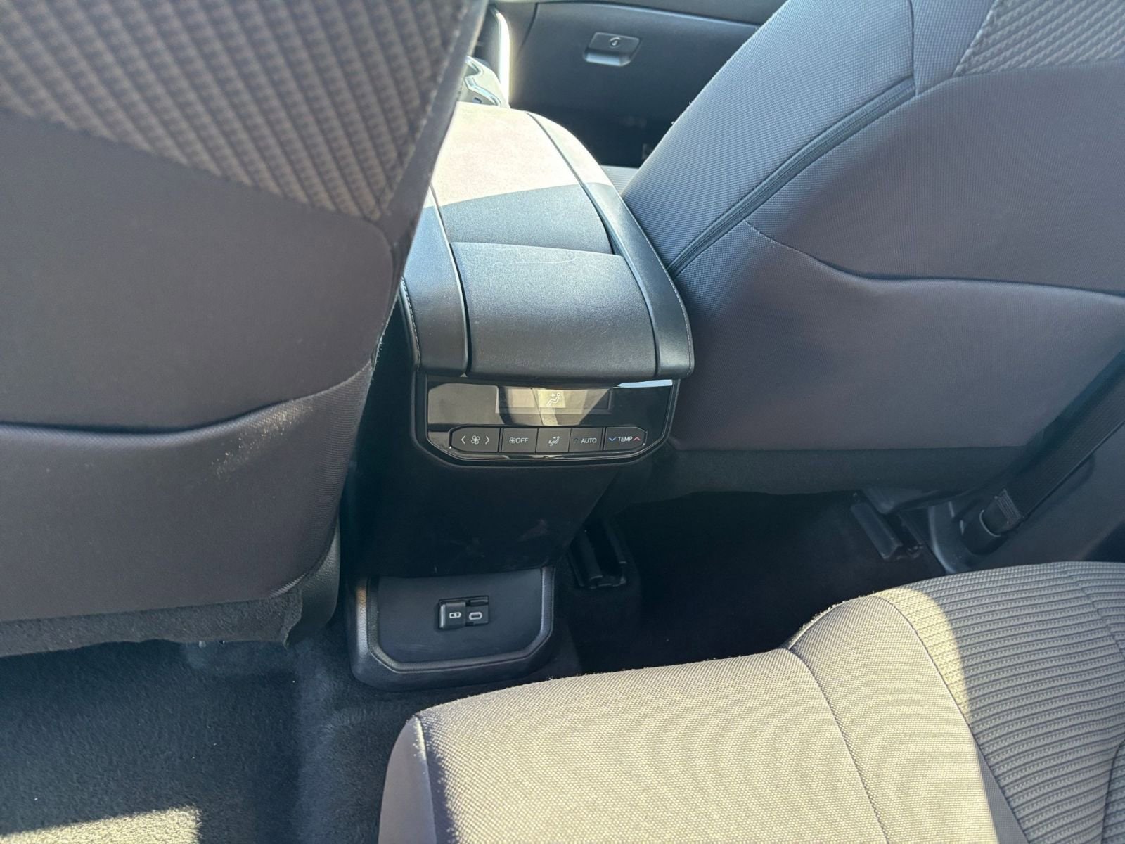 Thumbnail: 2025 Toyota Highlander - 25