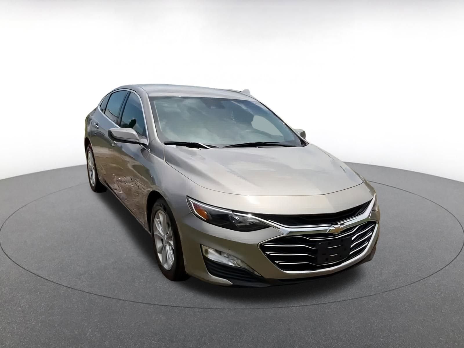 Thumbnail: 2024 Chevrolet Malibu - 3