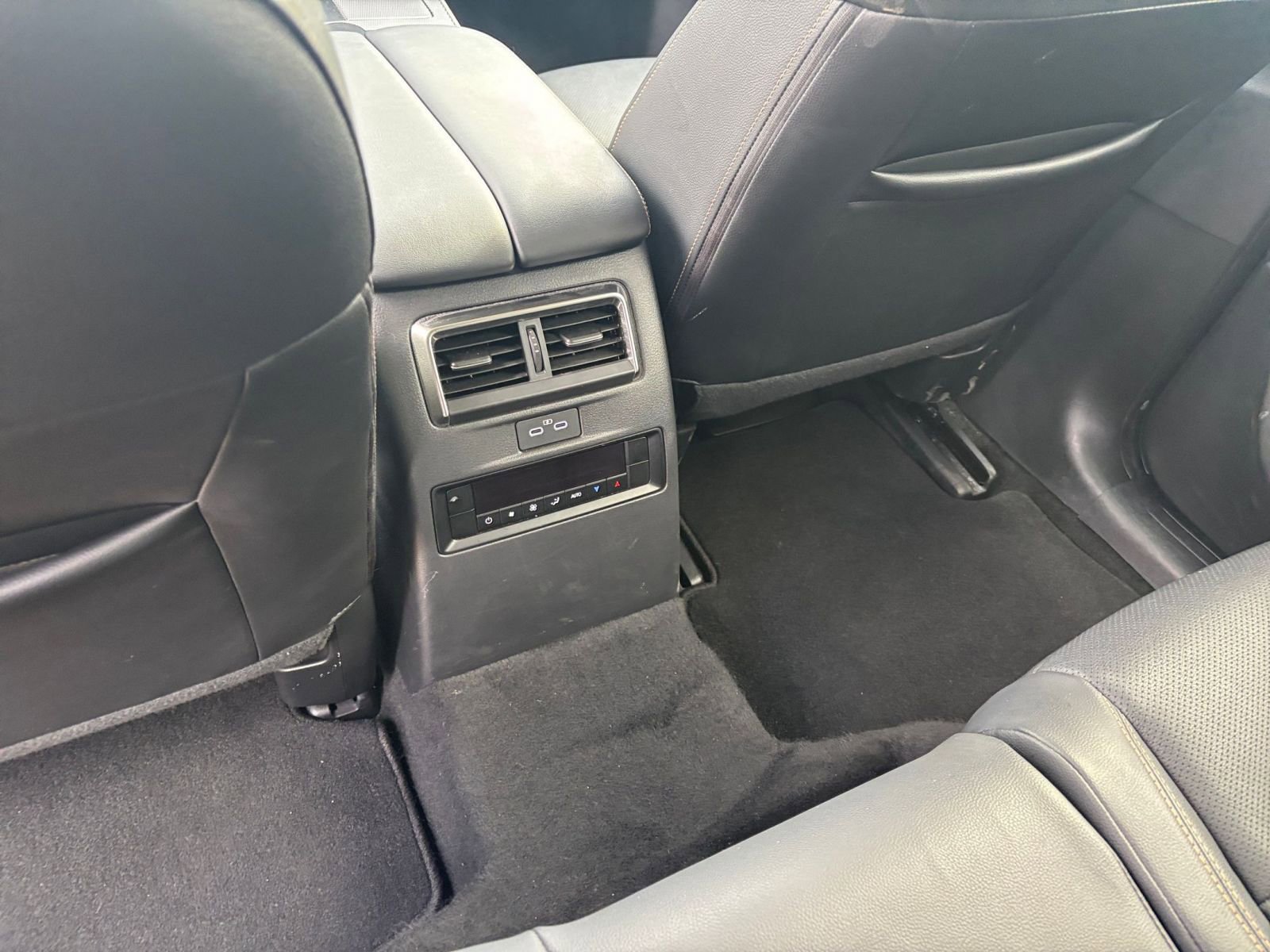 Thumbnail: 2025 Mazda CX-70 - 25