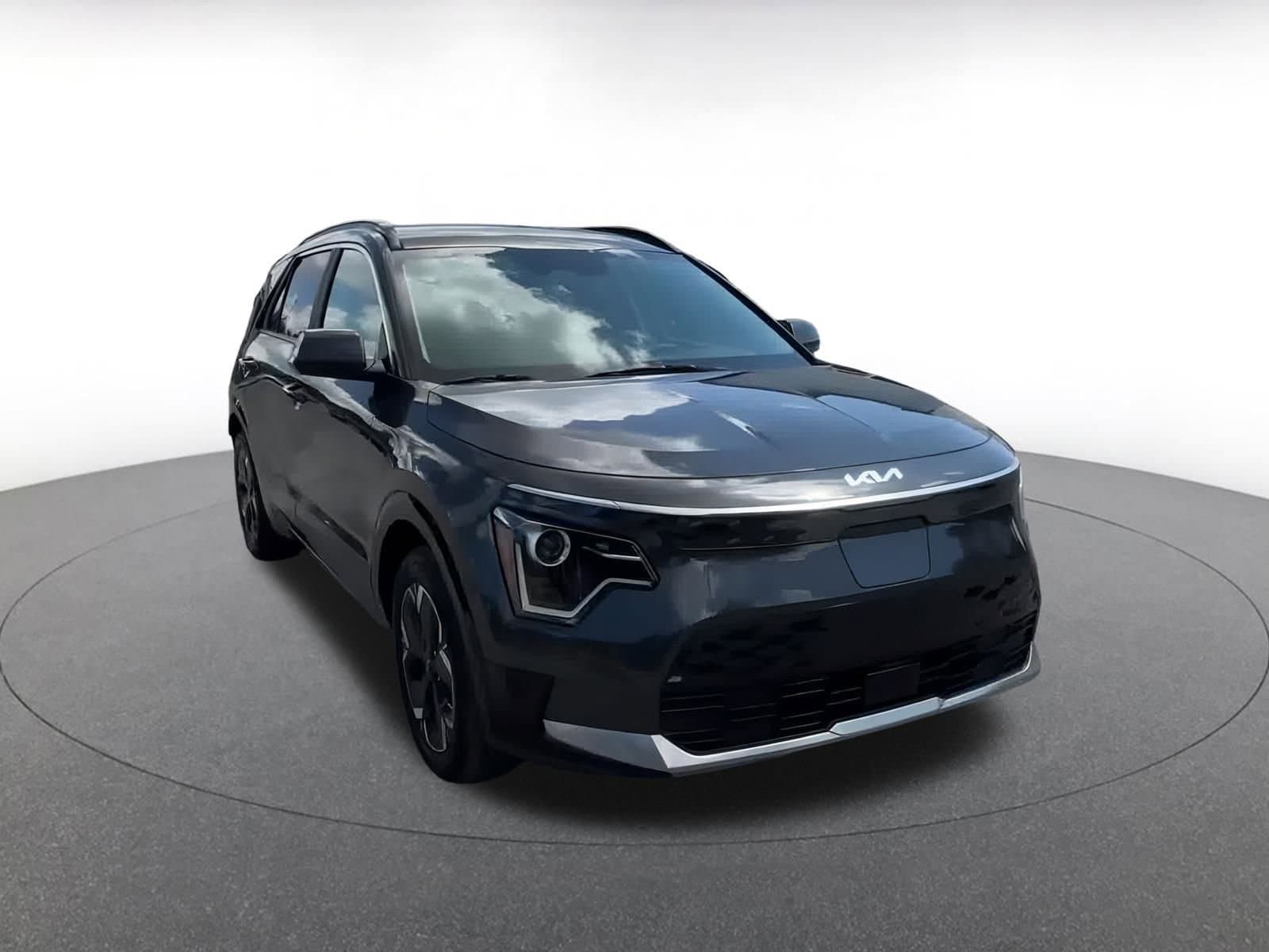 Thumbnail: 2023 Kia Niro - 3