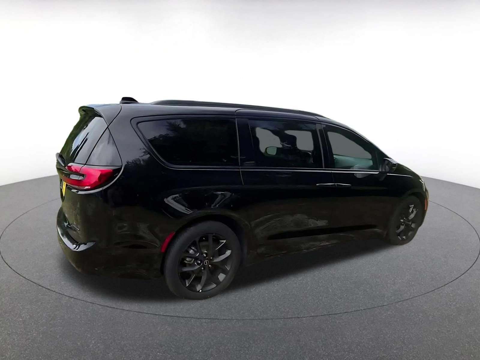 Thumbnail: 2025 Chrysler Pacifica - 12
