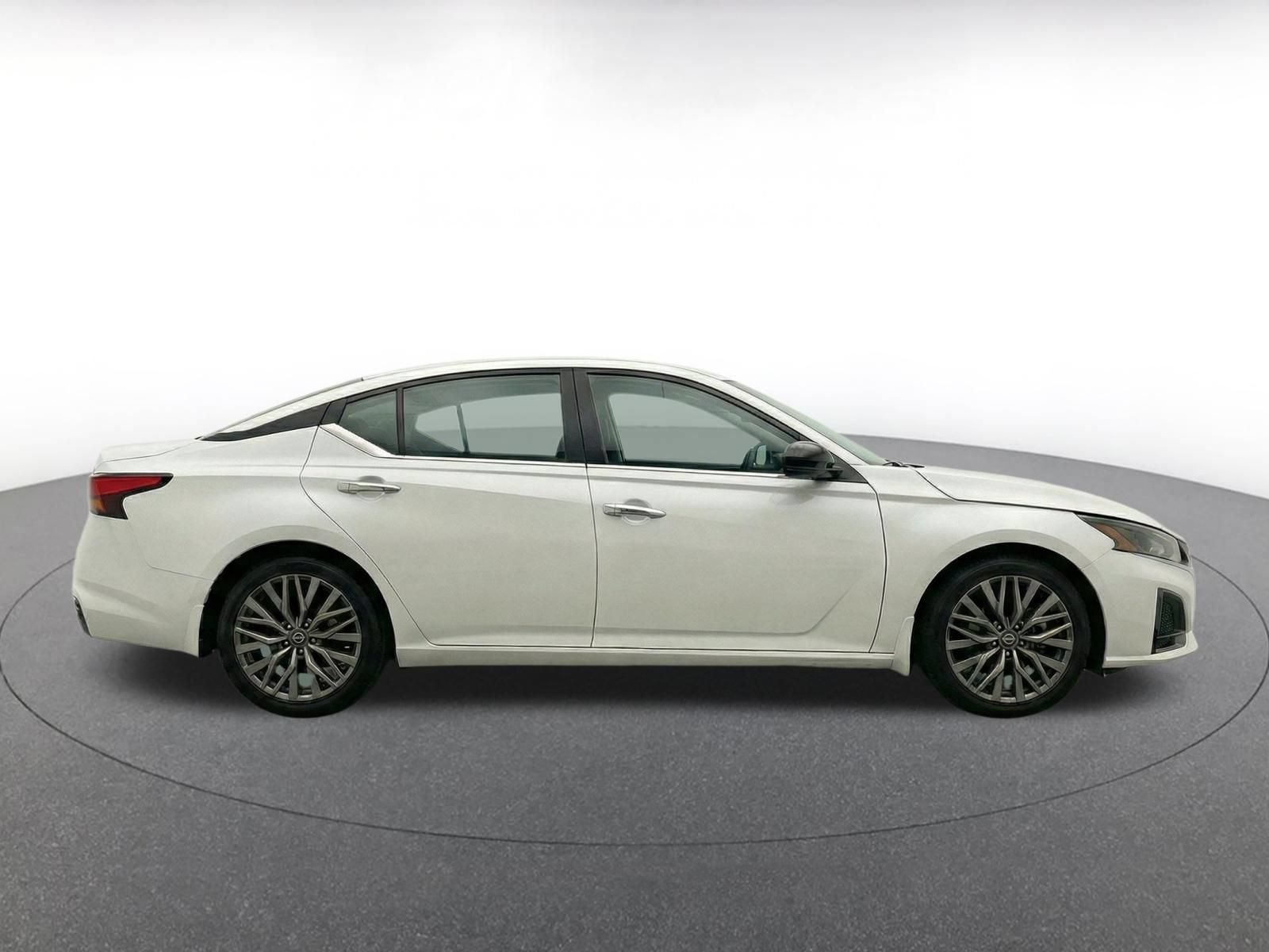Thumbnail: 2025 Nissan Altima - 10