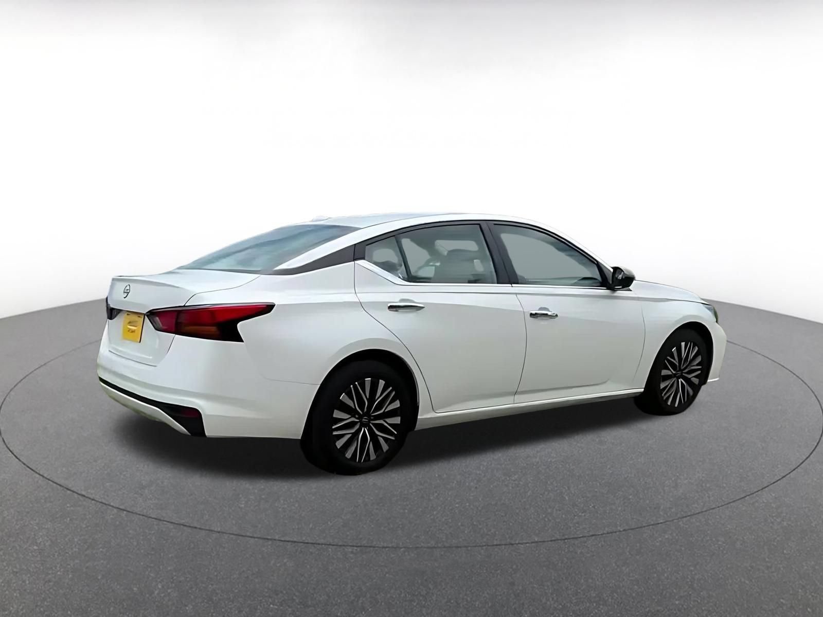 Thumbnail: 2025 Nissan Altima - 14