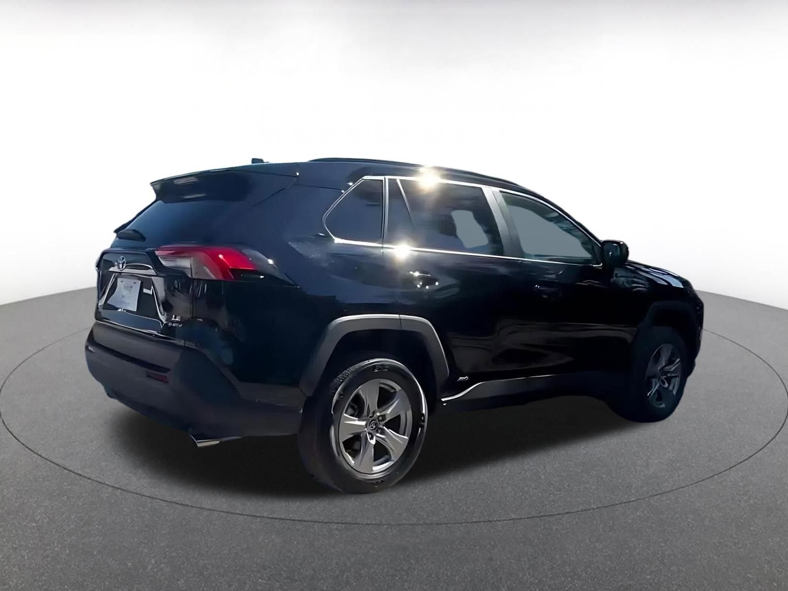 Thumbnail: 2025 Toyota RAV4 - 16