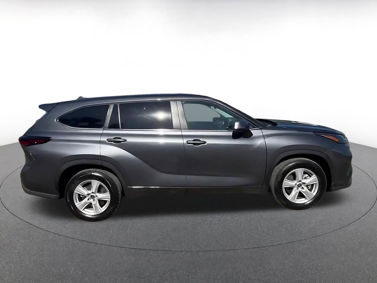 Thumbnail: 2025 Toyota Highlander - 16