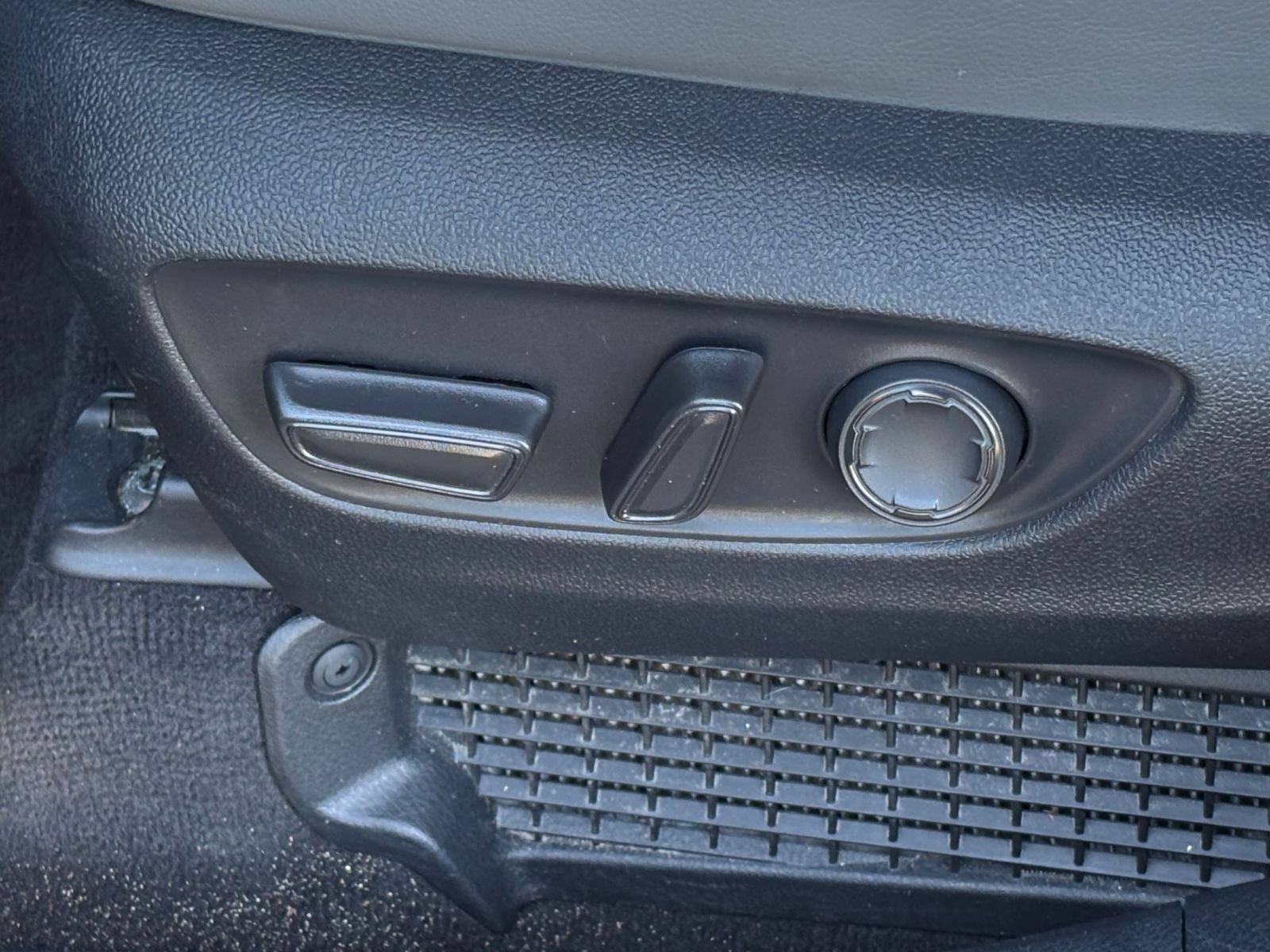 Thumbnail: 2025 Toyota Sienna - 19