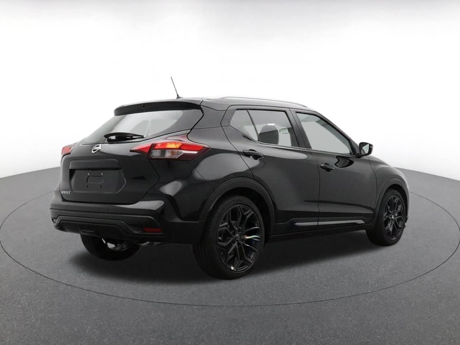 Thumbnail: 2026 Nissan Kicks - 10