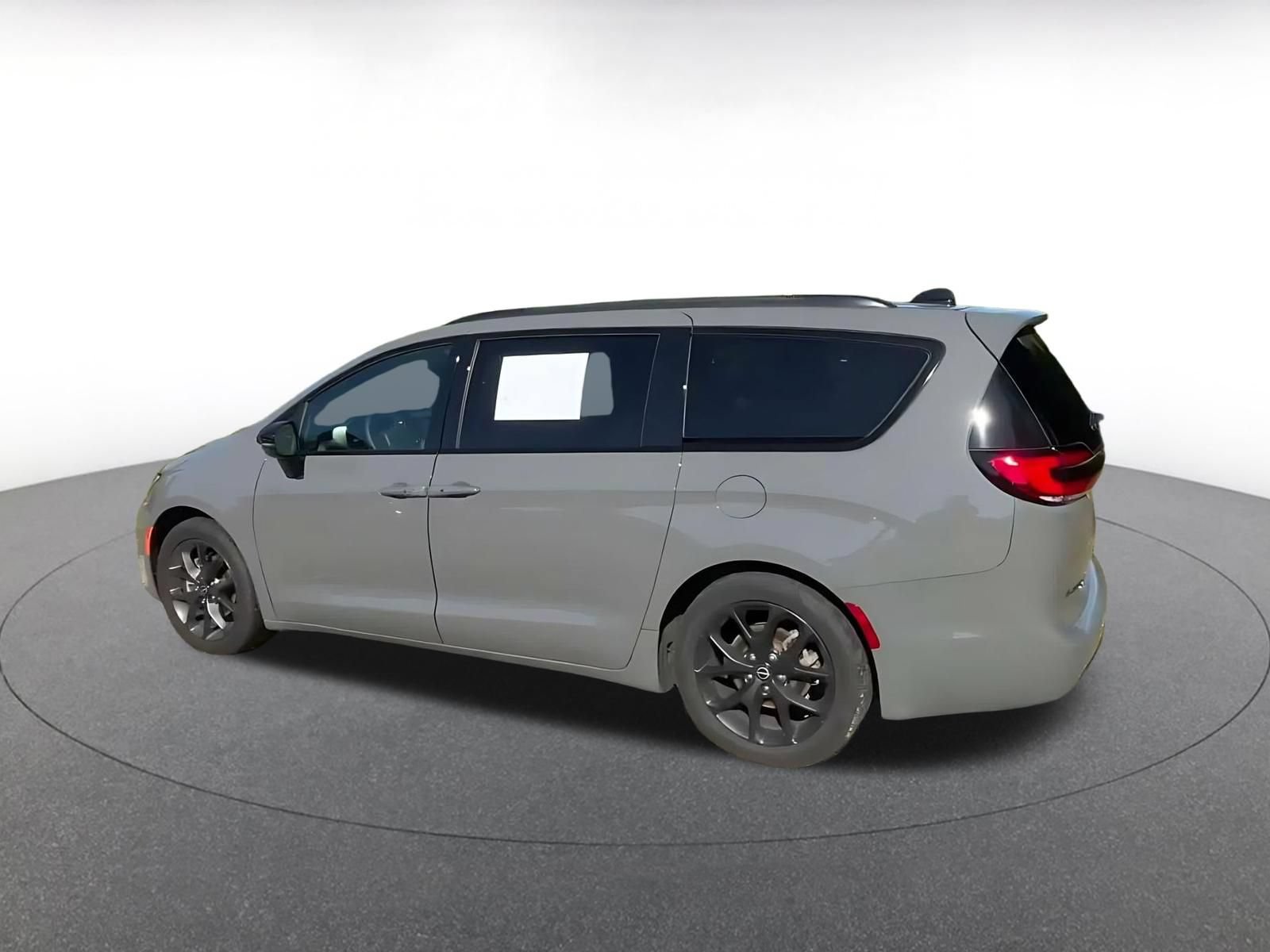 Thumbnail: 2025 Chrysler Pacifica - 9