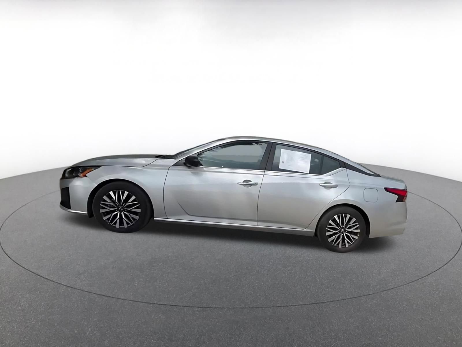 Thumbnail: 2025 Nissan Altima - 9