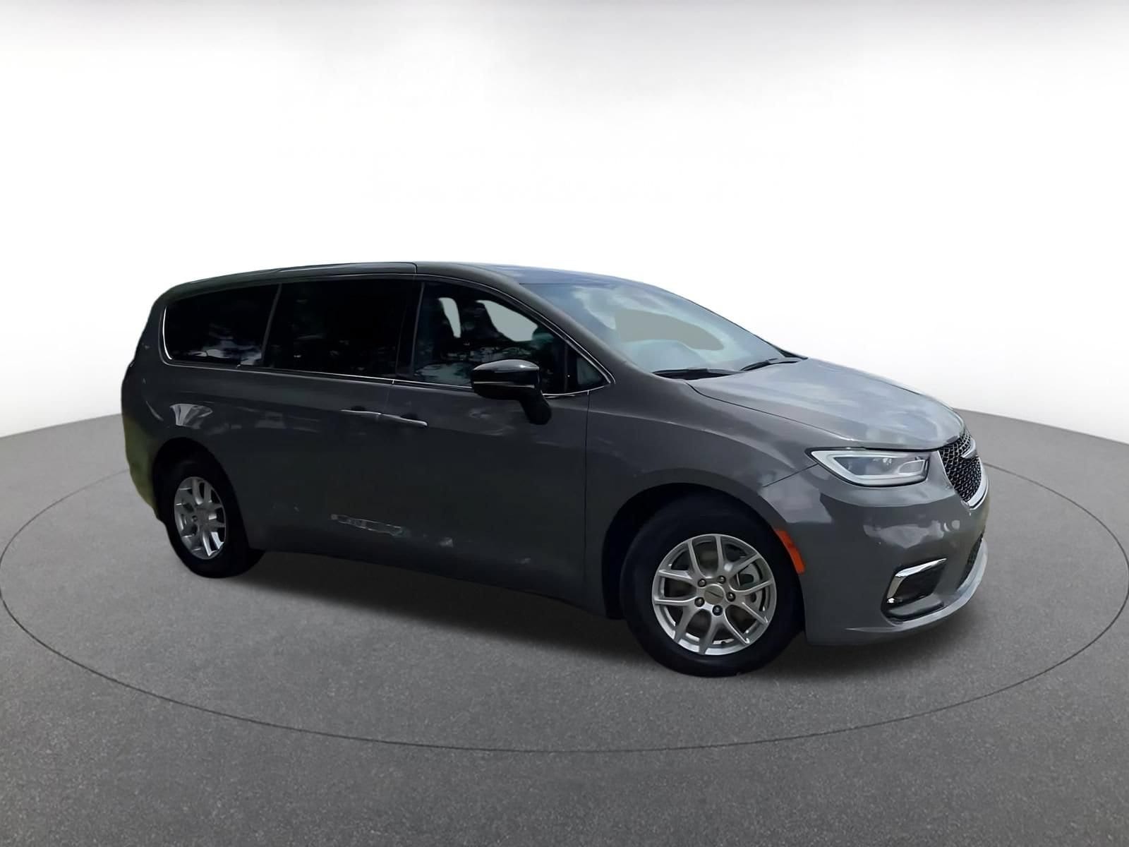 Thumbnail: 2025 Chrysler Pacifica - 2