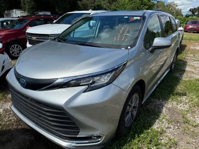 2023 Toyota Sienna XLE 6