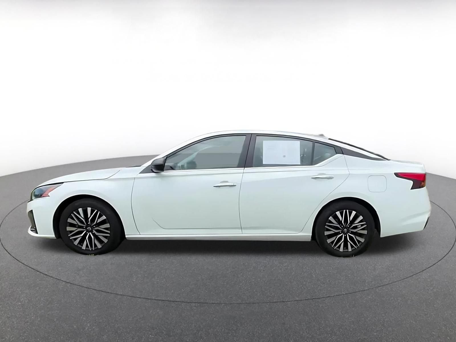 Thumbnail: 2025 Nissan Altima - 8