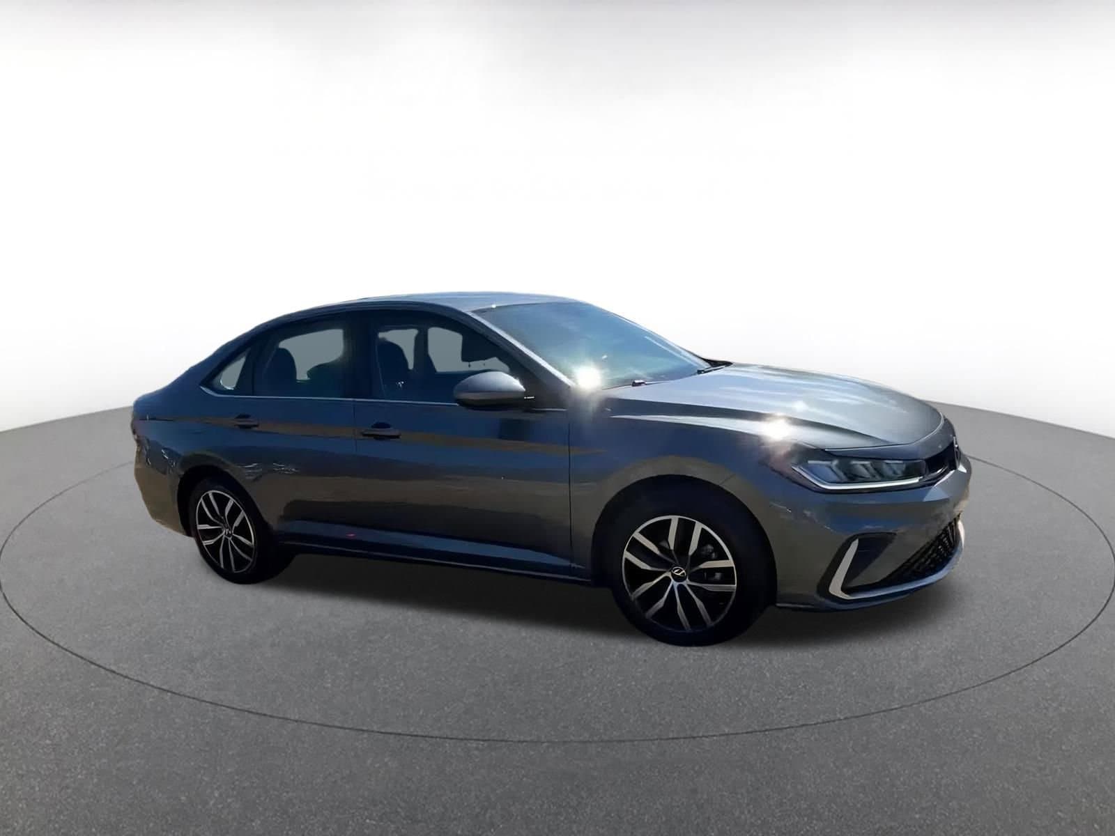 Thumbnail: 2025 Volkswagen Jetta - 2