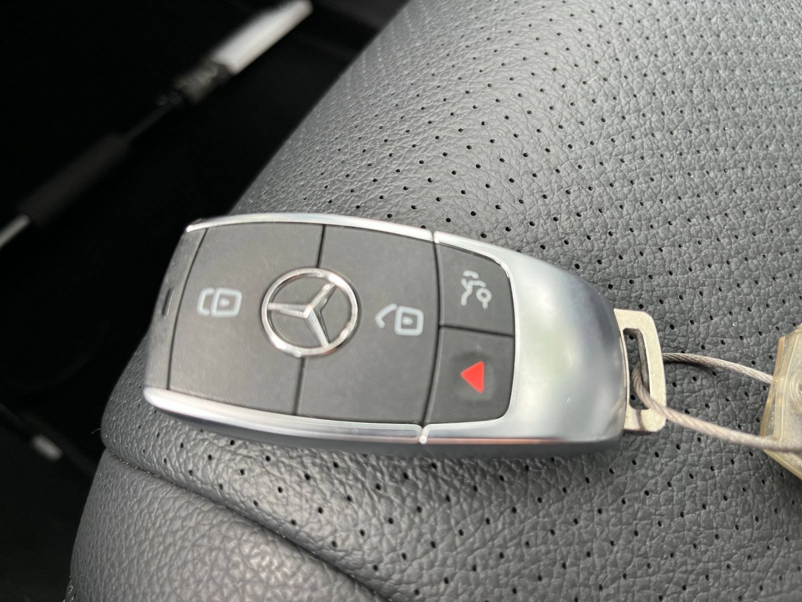 Thumbnail: 2026 Mercedes-Benz GLE - 18