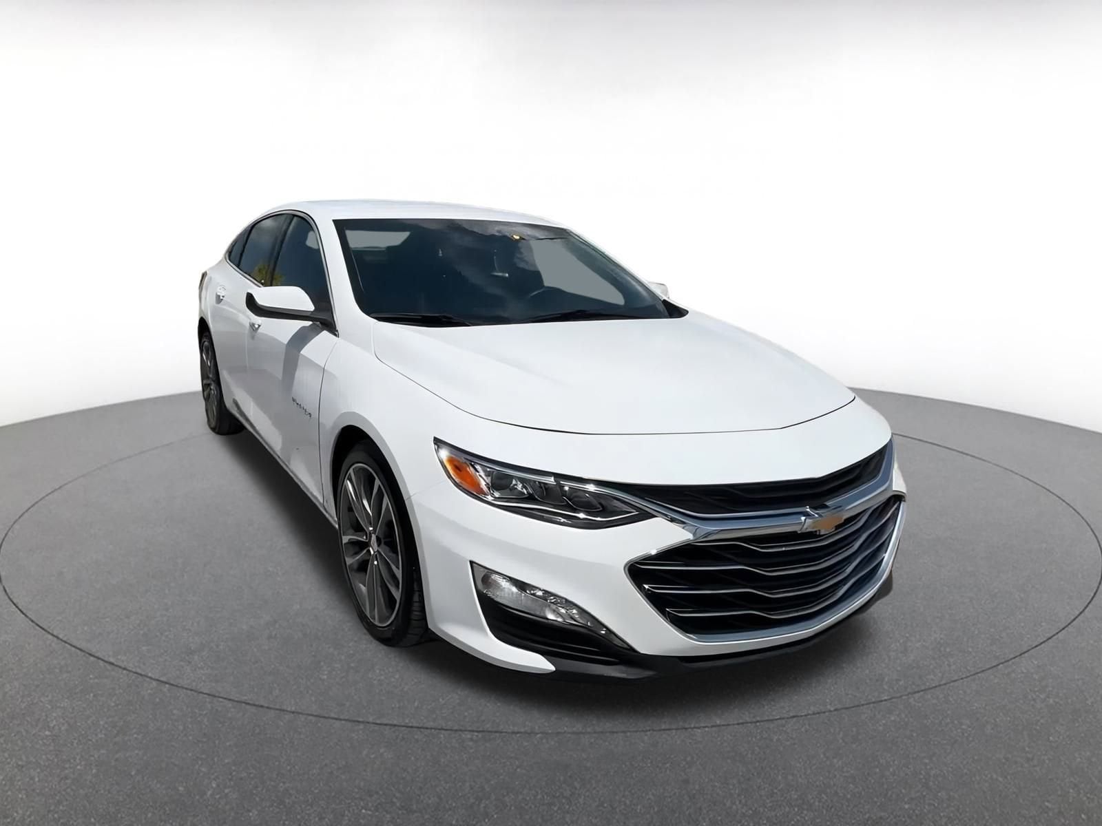 Thumbnail: 2024 Chevrolet Malibu - 3