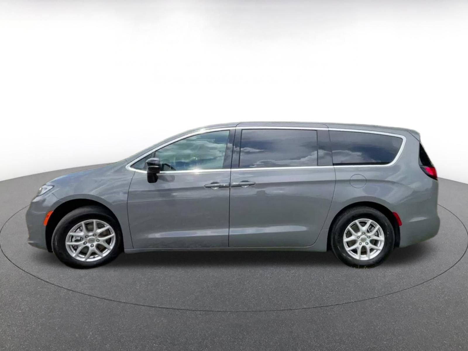 Thumbnail: 2025 Chrysler Pacifica - 8