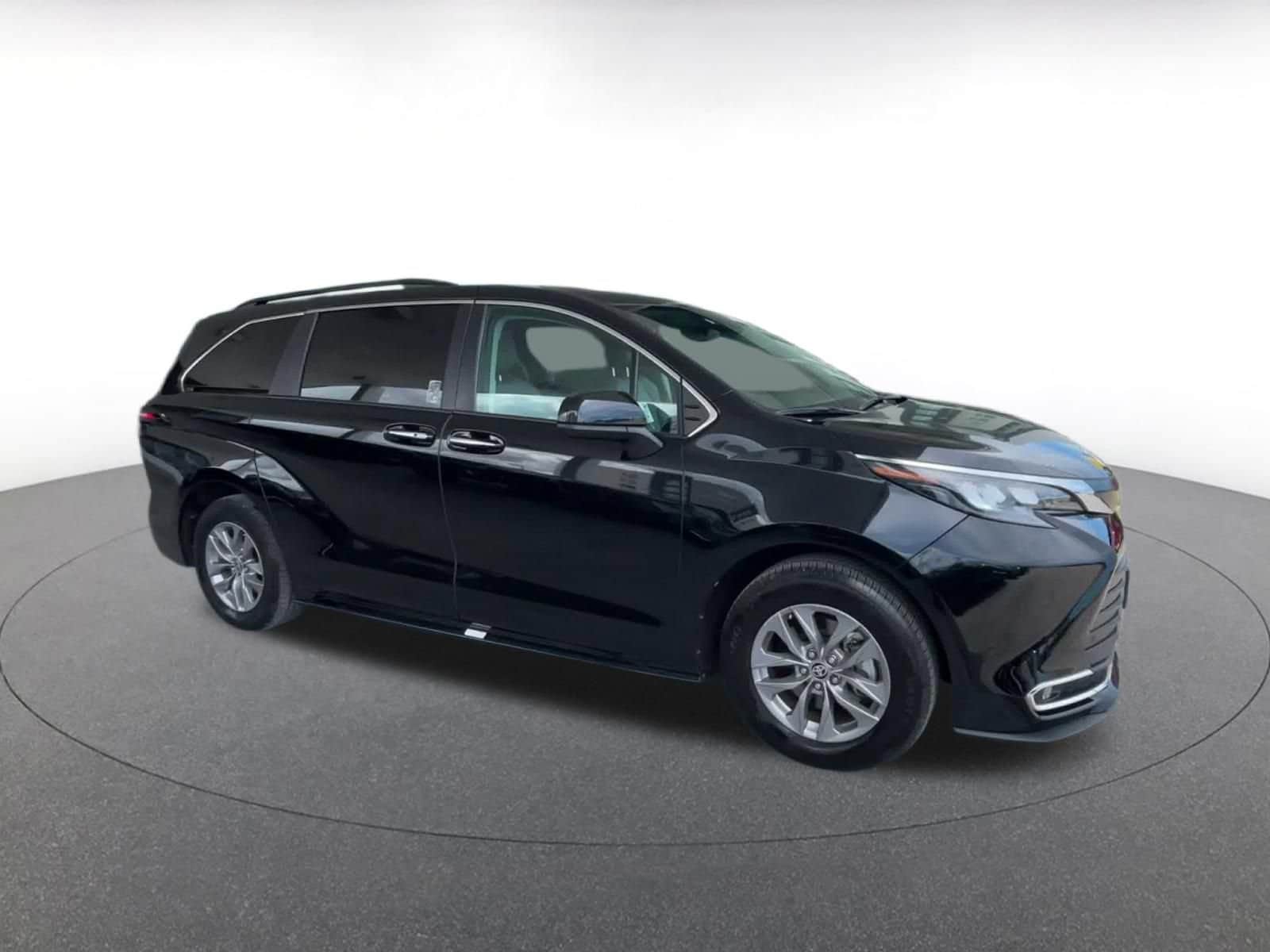 Thumbnail: 2024 Toyota Sienna - 2