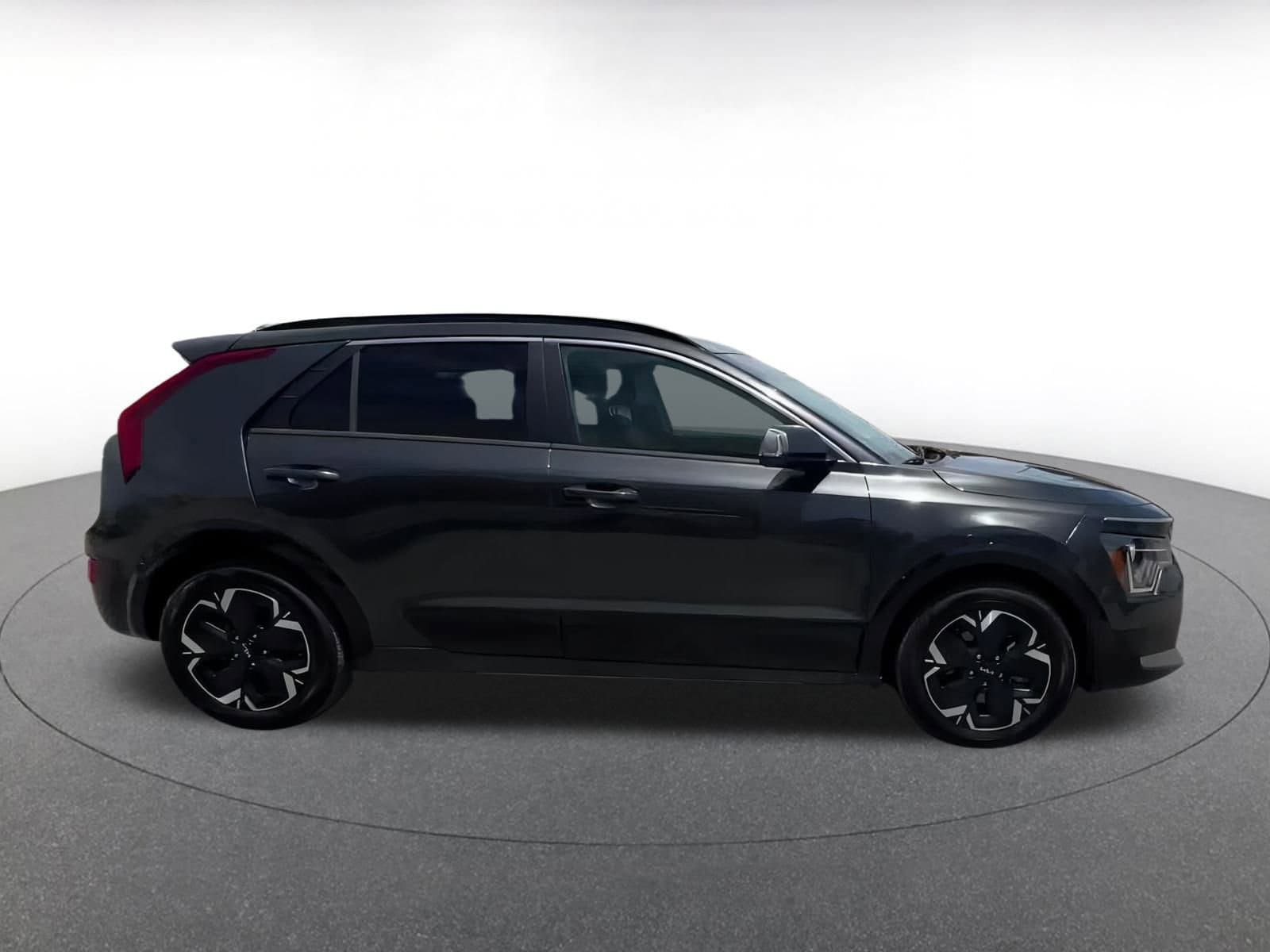 Thumbnail: 2023 Kia Niro - 16