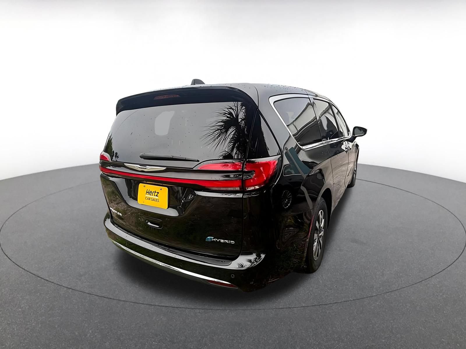 Thumbnail: 2023 Chrysler Pacifica - 9