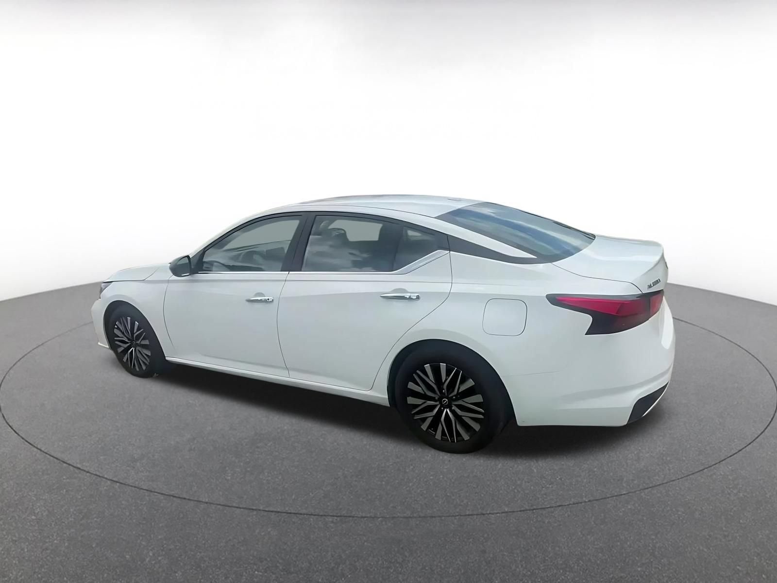 Thumbnail: 2025 Nissan Altima - 10