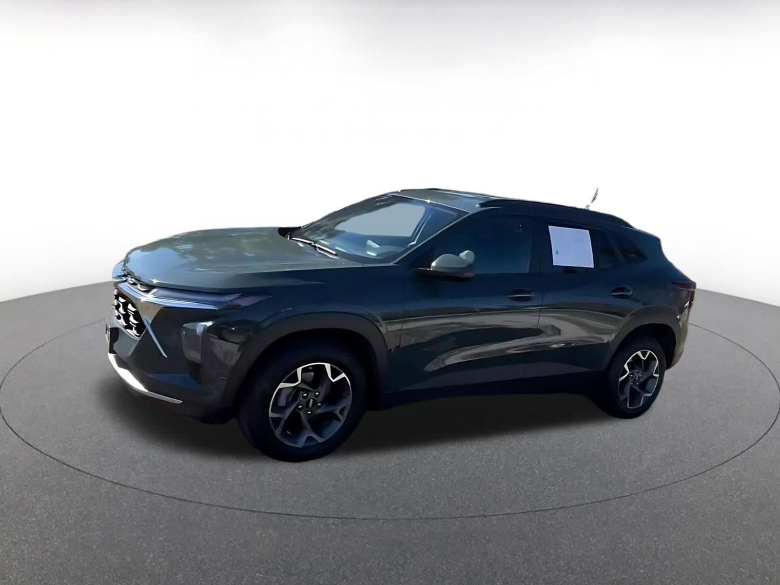 Thumbnail: 2025 Chevrolet Trax - 8