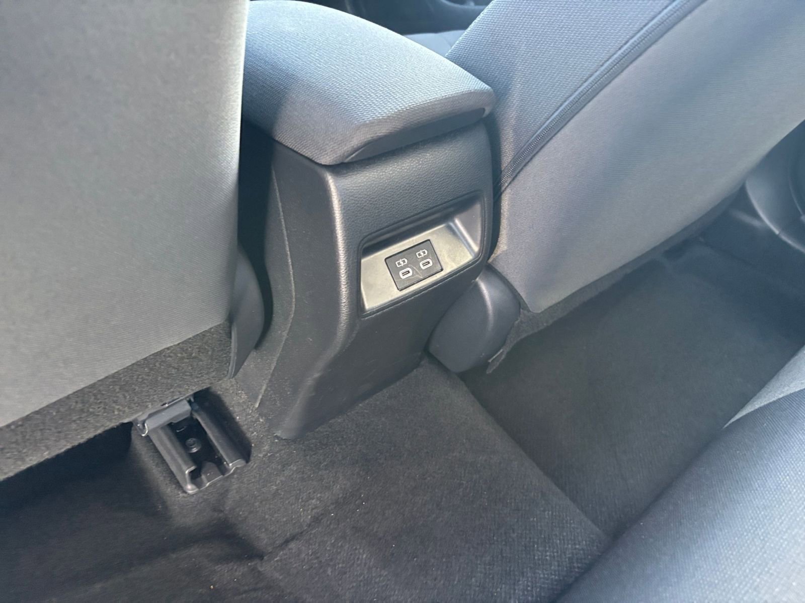 Thumbnail: 2025 Toyota Corolla - 25