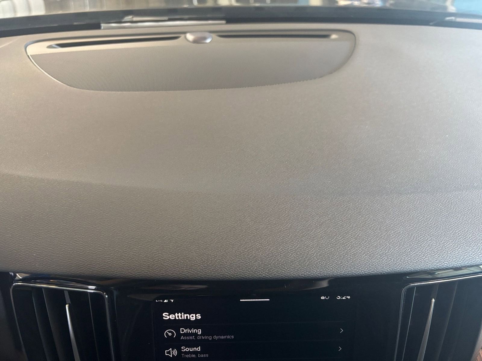 Thumbnail: 2025 Volvo S60 - 18