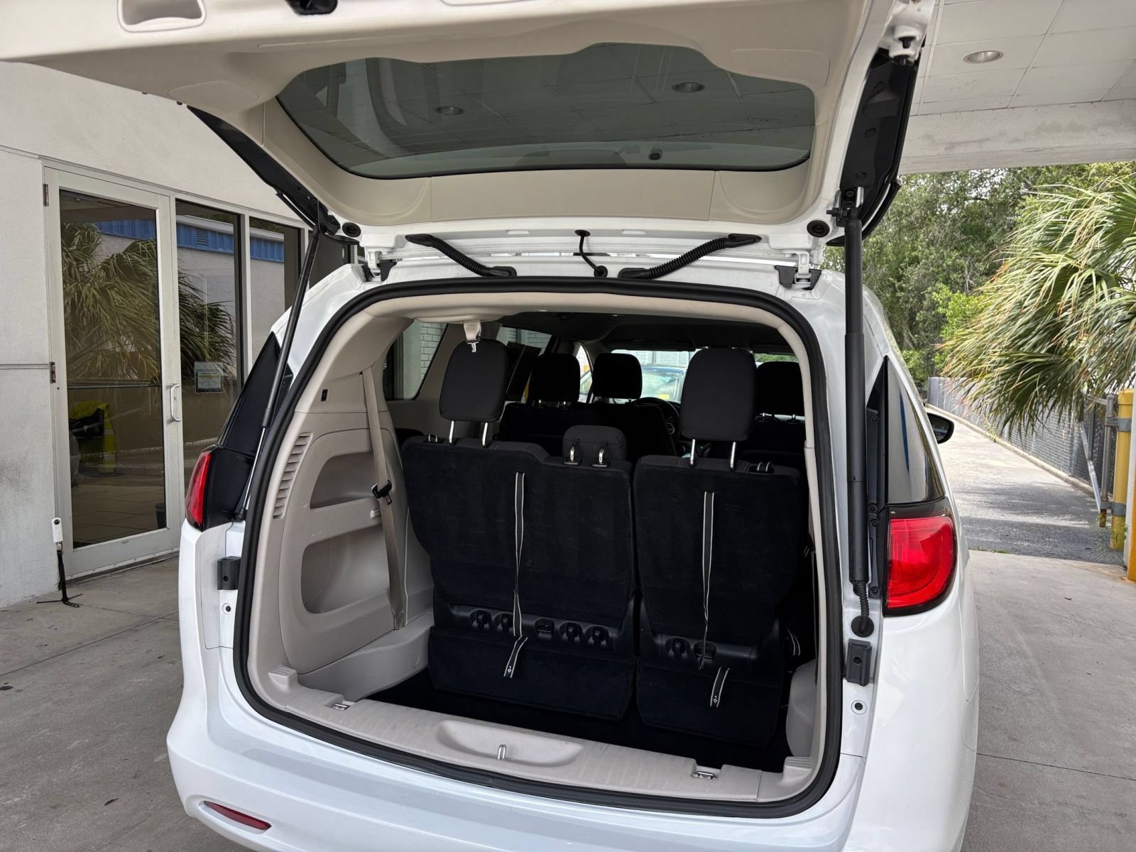 Thumbnail: 2024 Chrysler Voyager - 32
