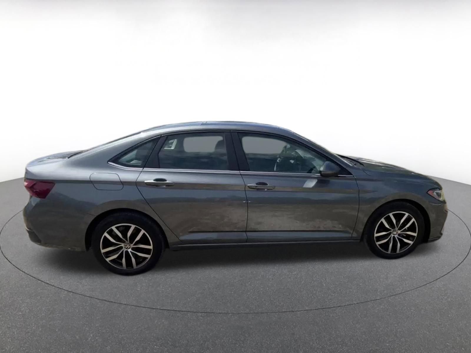 Thumbnail: 2025 Volkswagen Jetta - 16
