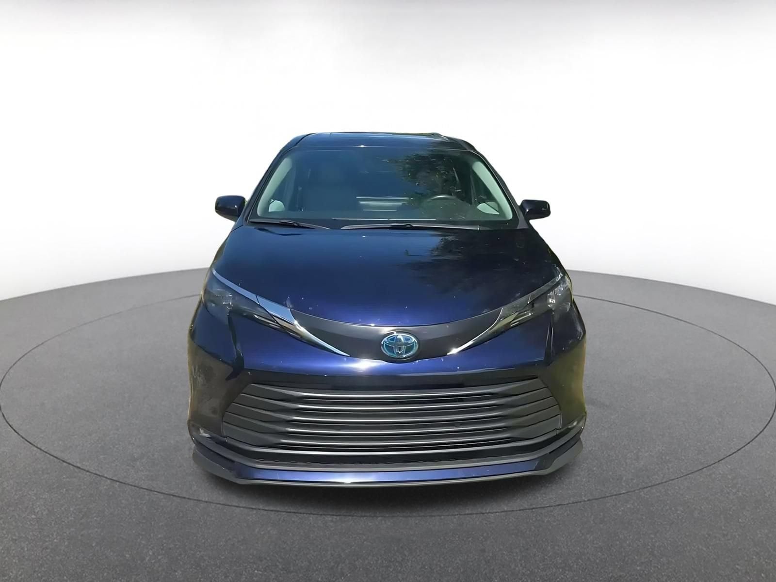 Thumbnail: 2025 Toyota Sienna - 4