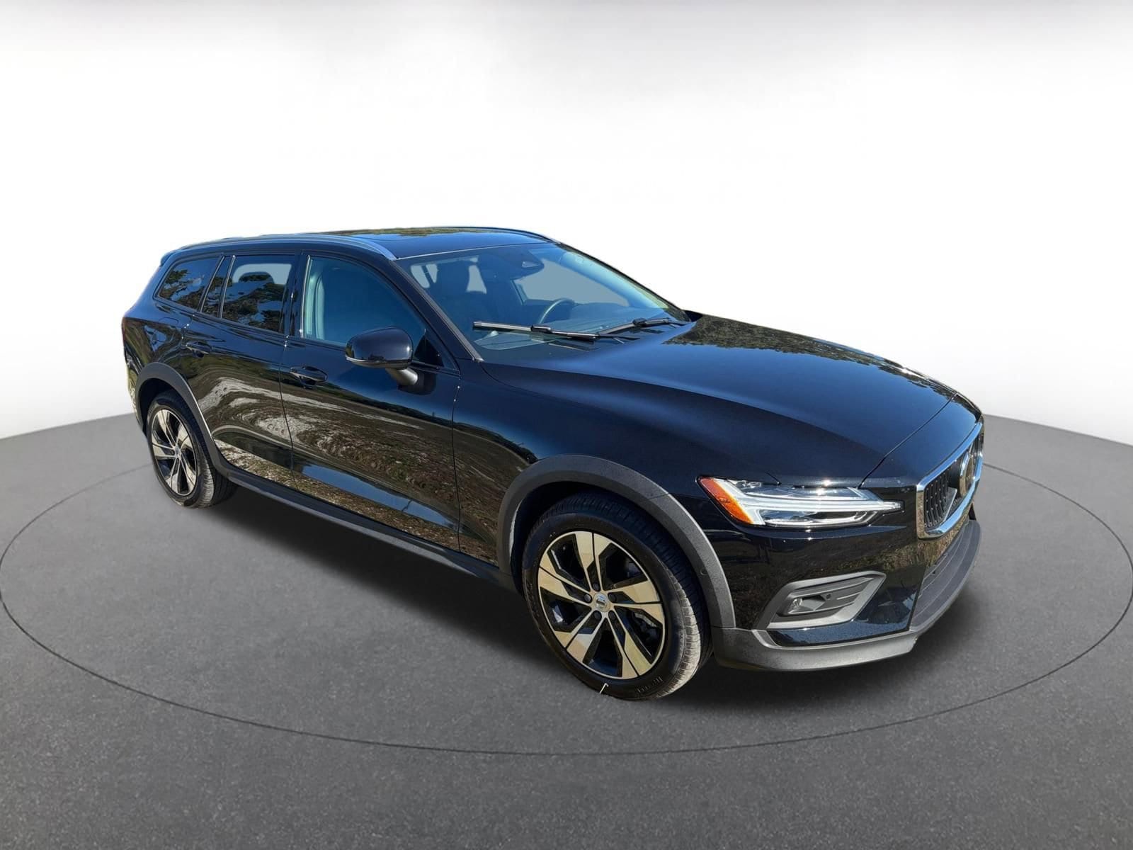 Thumbnail: 2025 Volvo S60 - 1