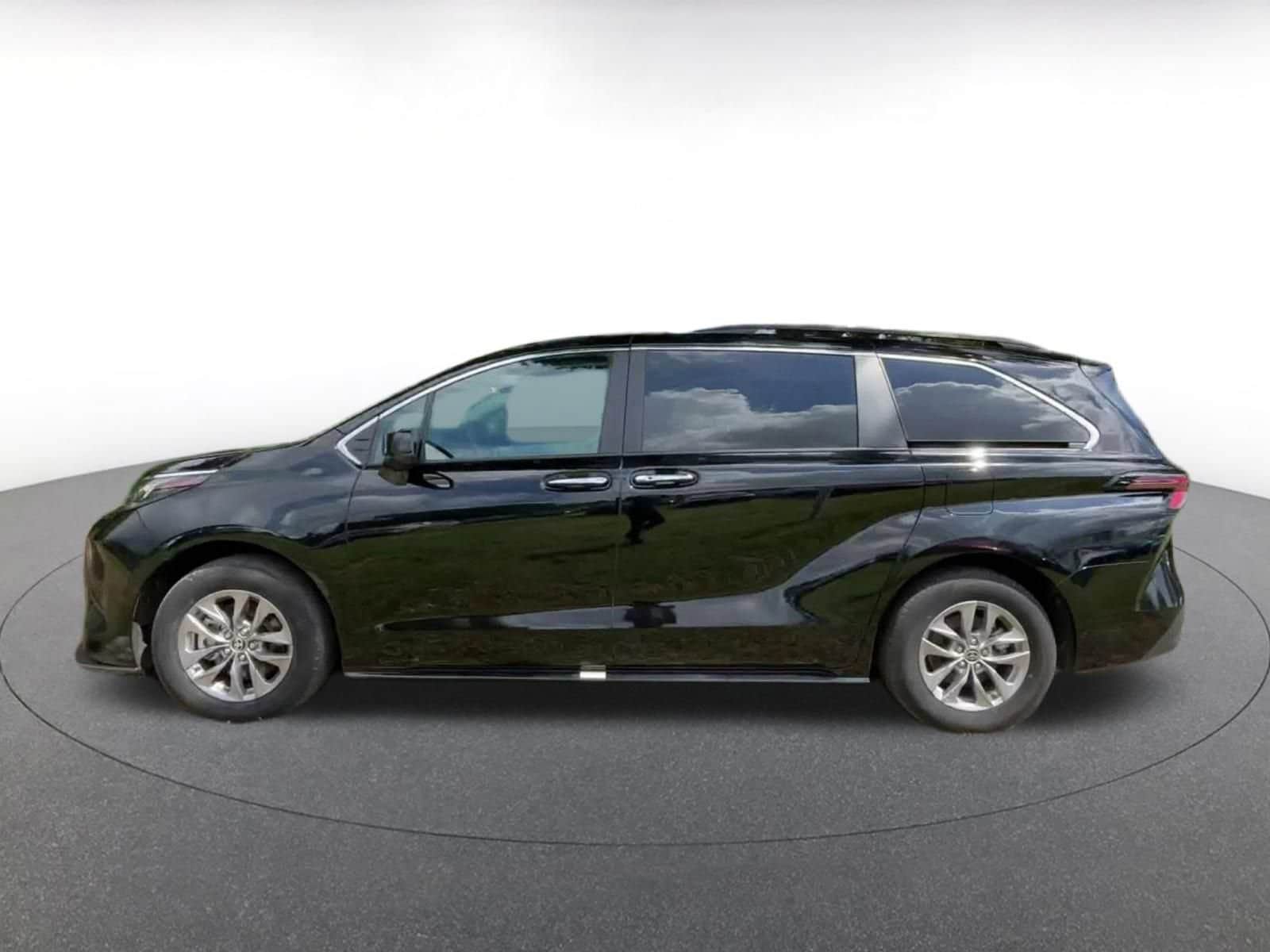 Thumbnail: 2025 Toyota Sienna - 7