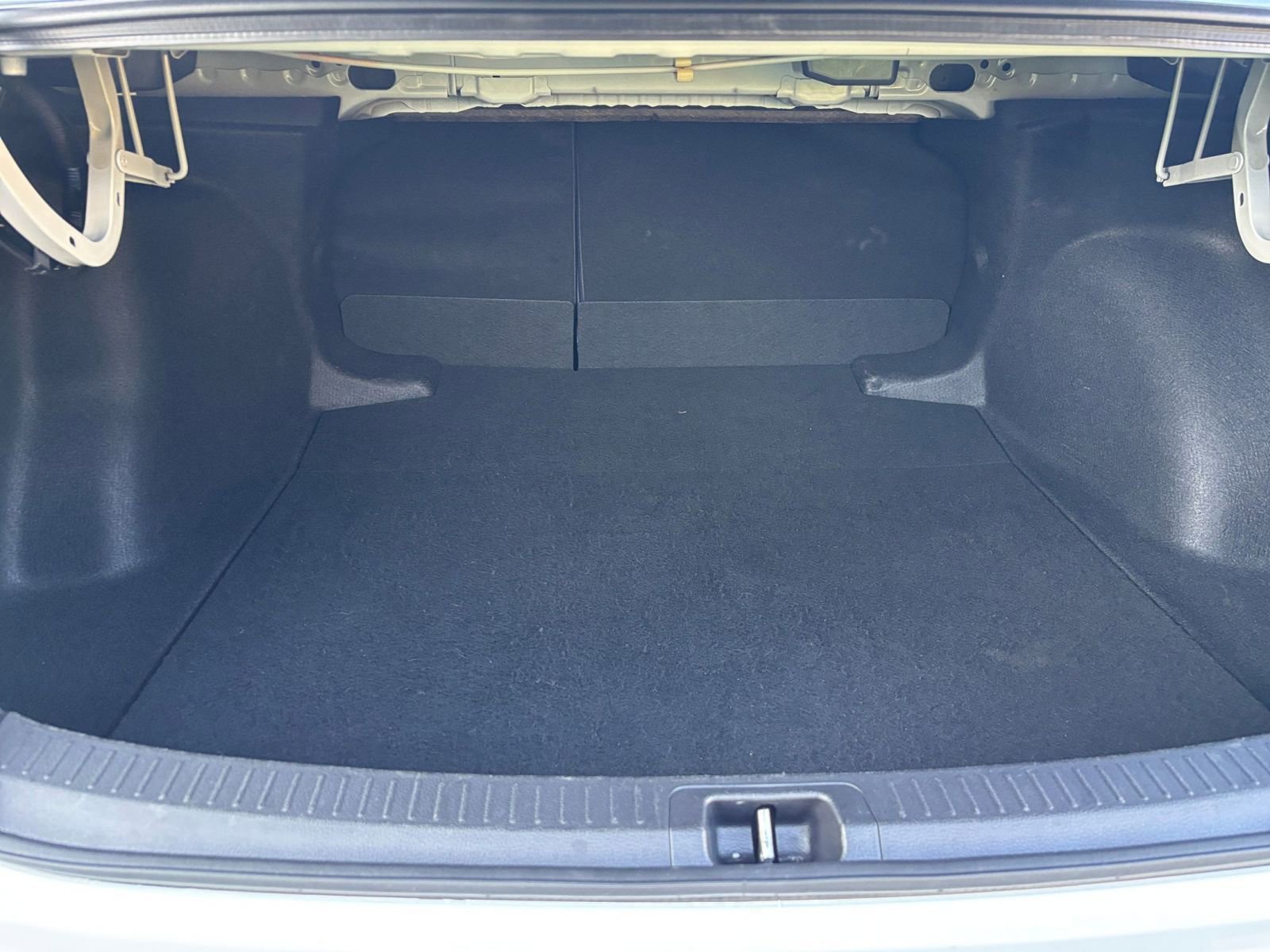 Thumbnail: 2025 Toyota Corolla - 32