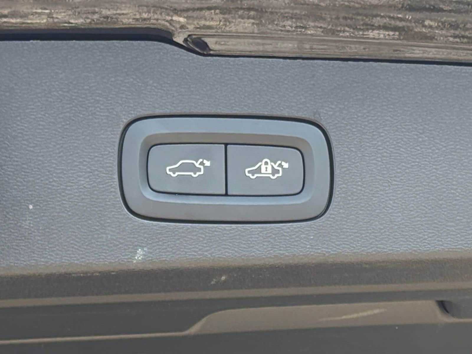 Thumbnail: 2025 Volvo S60 - 24