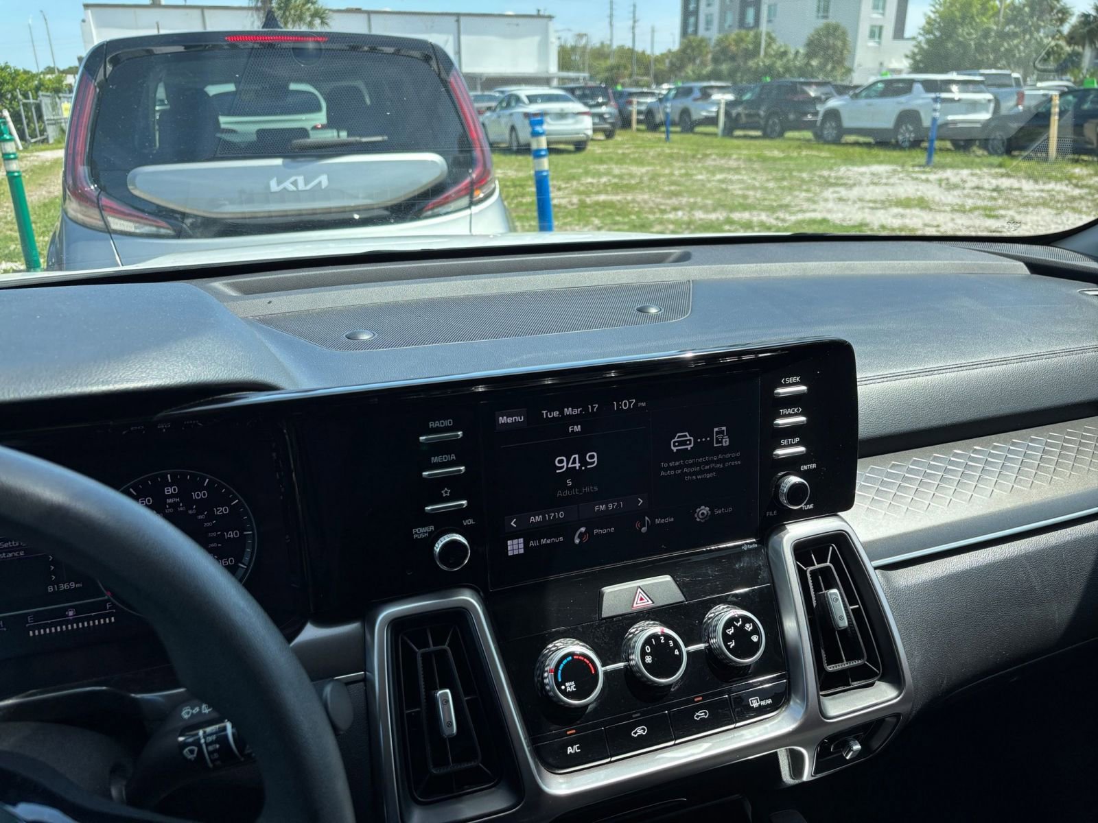 Thumbnail: 2023 Kia Sorento - 20