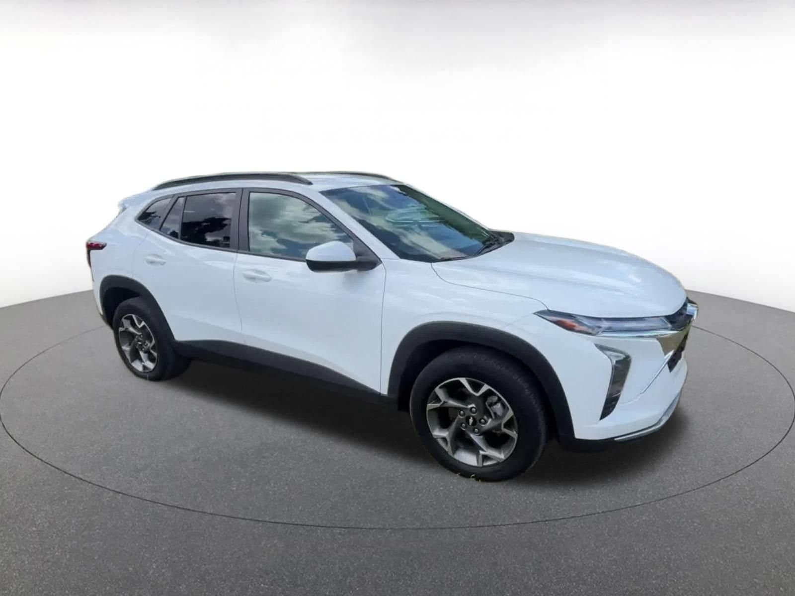 Thumbnail: 2025 Chevrolet Trax - 2
